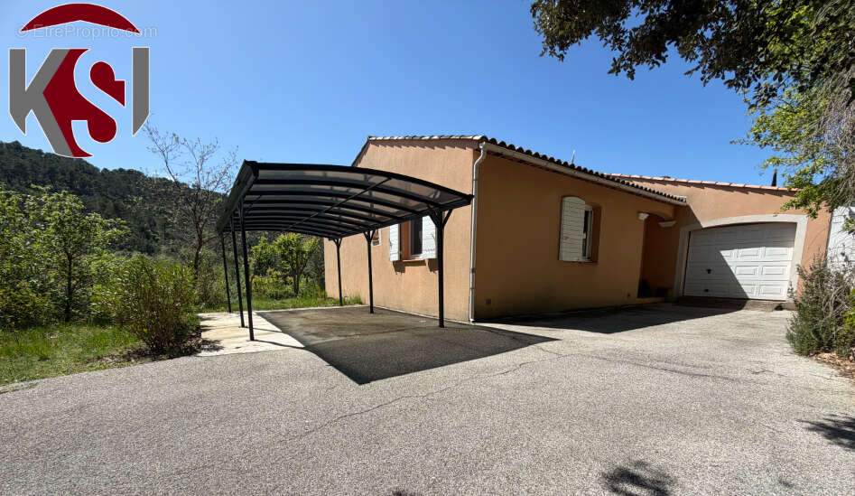 Maison à VINS-SUR-CARAMY