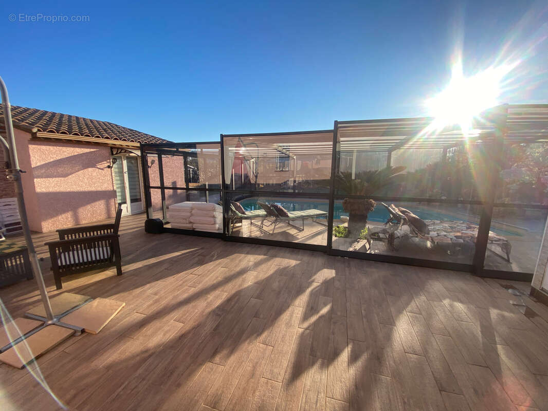 Villa de plain-pied avec piscine chauffée, pool house et prestations haut de gamme - photo 17