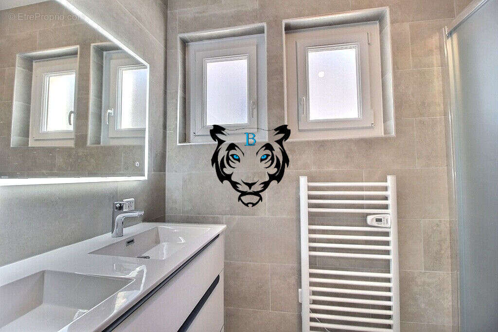 Maison à ROQUEBRUNE-SUR-ARGENS