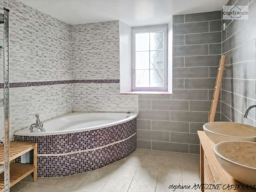 Puyoô – maison de caractère de 188,83 m², 5 chambres, grange d’environ 300 m² et terrain de 1 198 m² – 245 000 € - photo 10