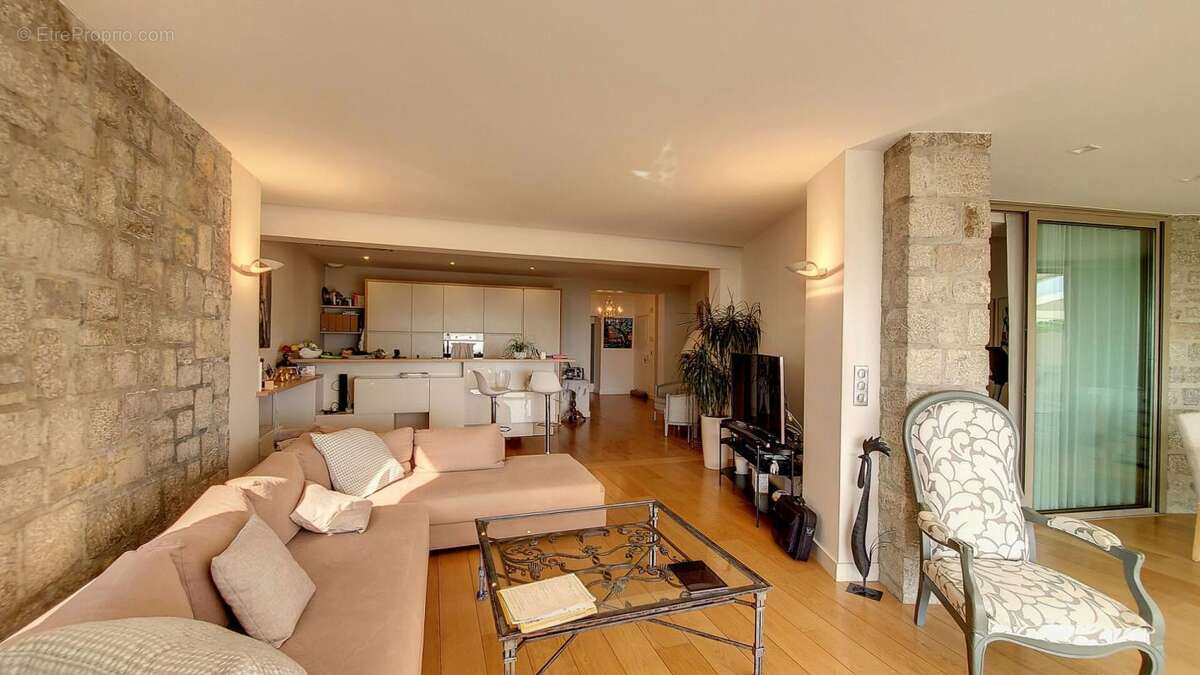 Appartement à VILLENEUVE-LOUBET