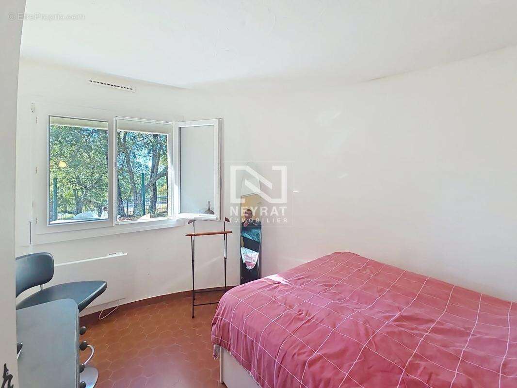 Appartement à SAINT-PAUL-EN-FORET