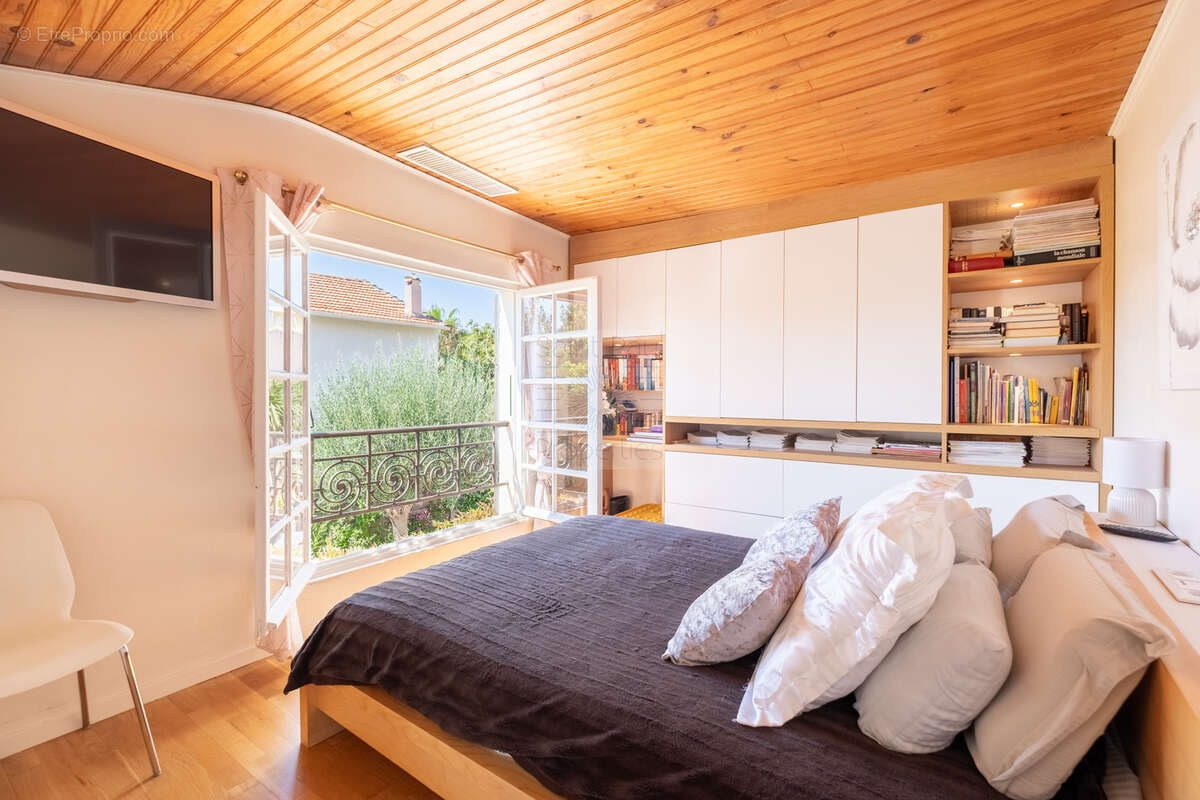 CHARME et CALME ABSOLU - MAISON 156m2 - Saint-Laurent-du-Var - photo 23