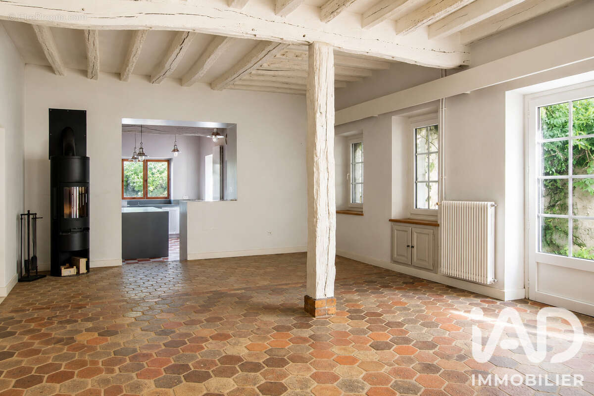 Maison 295 m² à Linas  - photo 3