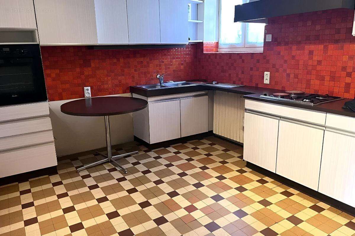 Maison à POULE-LES-ECHARMEAUX