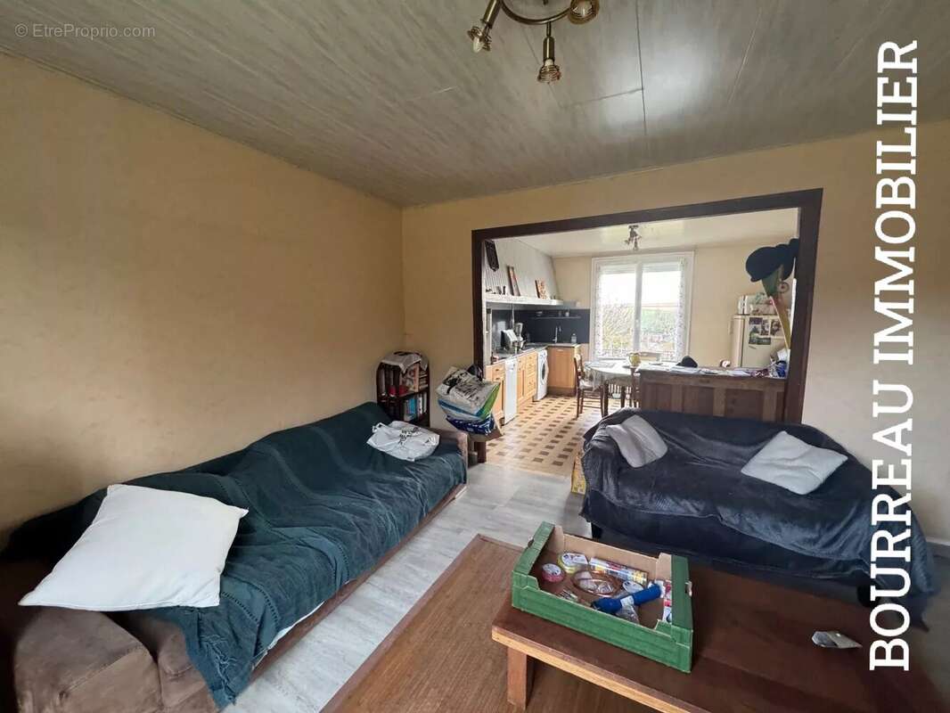 Appartement à LA CELLE-SAINT-CYR