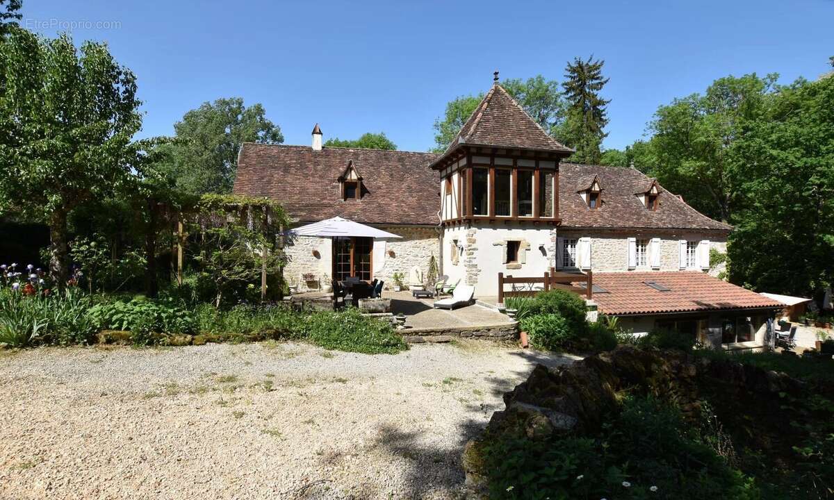 gîtes jaccuzi jardin lot Maison familliale pierre Piscine prestige propriete sauna - Maison à GRAMAT
