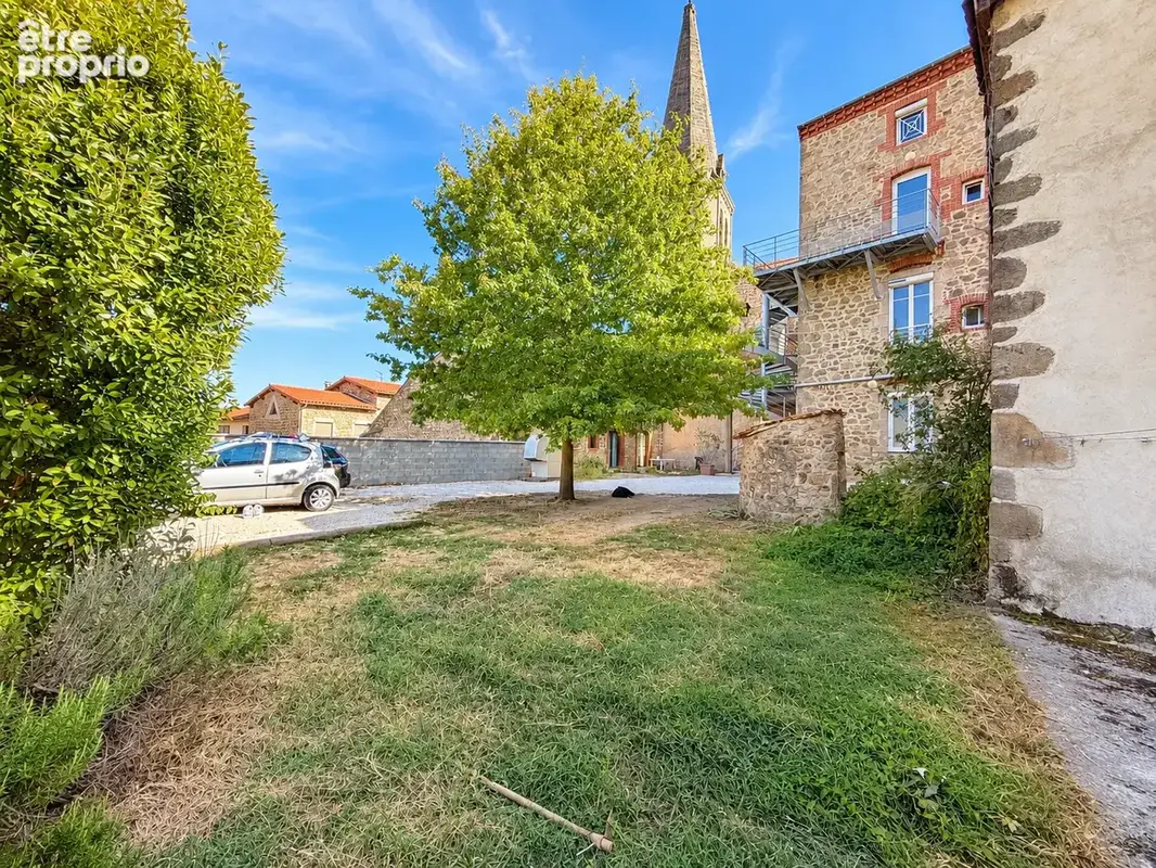 Appartement en duplex 174 m2 - MACLAS centre - 4 chambres, cave et terrasse privatives + jardin commun - photo 4