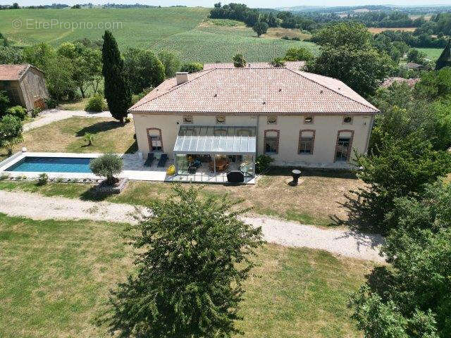 PROPRIETE avec piscine sur un 1,1 ha clôturé - photo 3