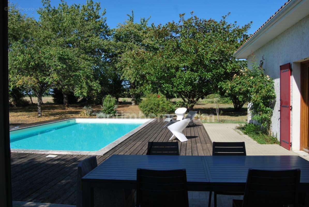 Belle maison familiale de plain pied de 140m2 avec piscine - photo 3