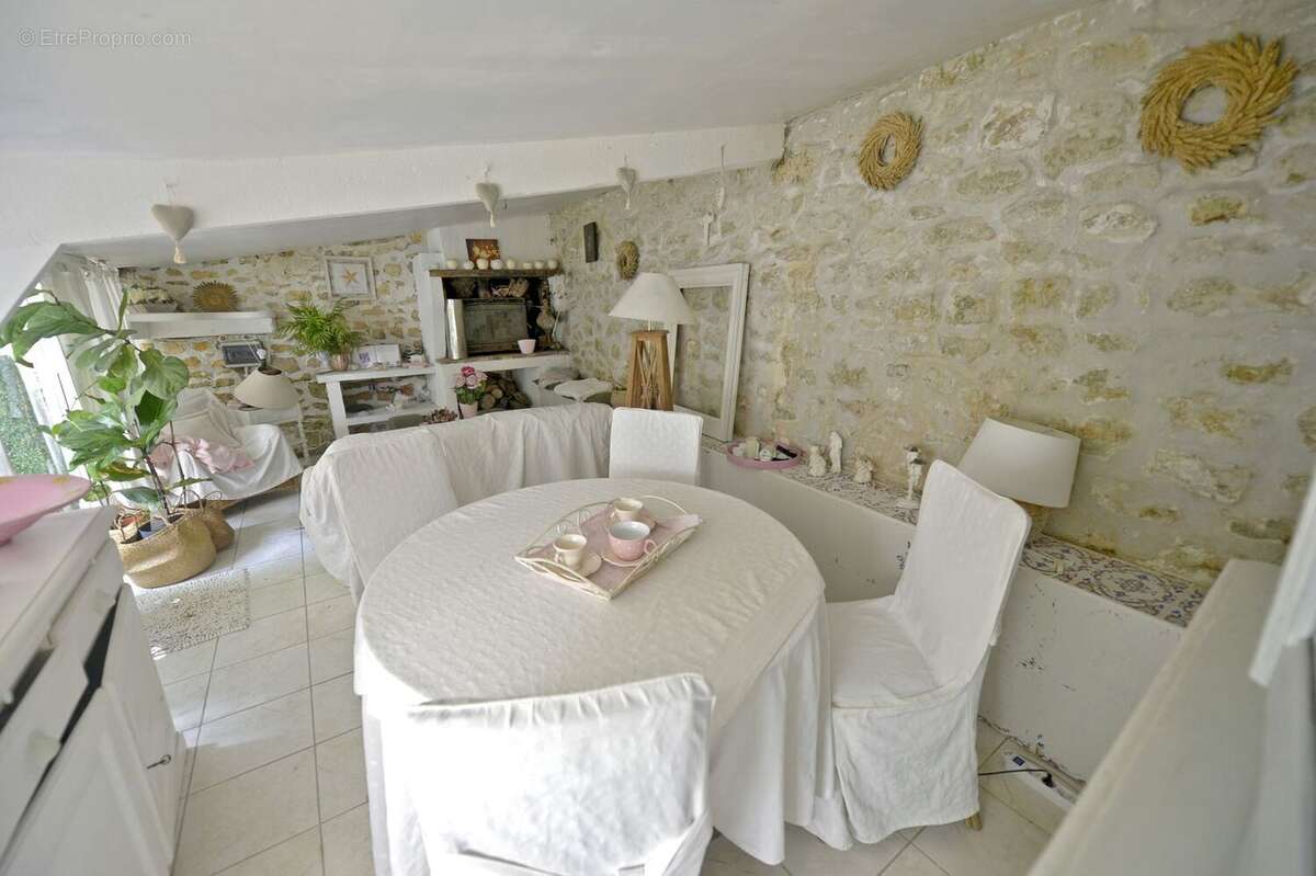 Maison 190 m² à Meursac  - photo 7