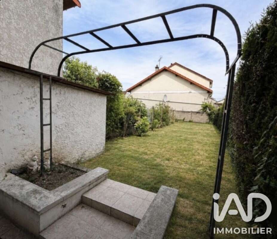 Appartement 72 m² à Villeneuve-Le-Roi  - photo 2
