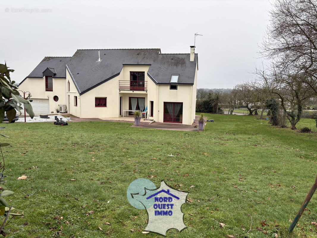 Maison à LA HAIE-TRAVERSAINE