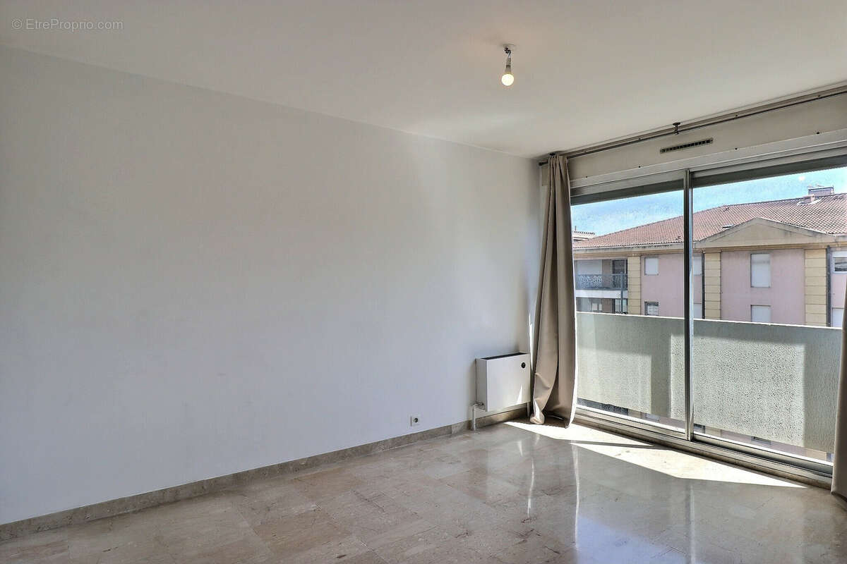 Grand T4---Grand Balcon---Loggia---Cave--- - photo 5