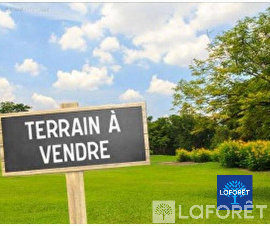 Terrain à SAINT-SULPICE-SUR-RISLE