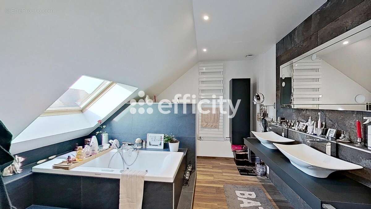 Maison à VILLE-LA-GRAND