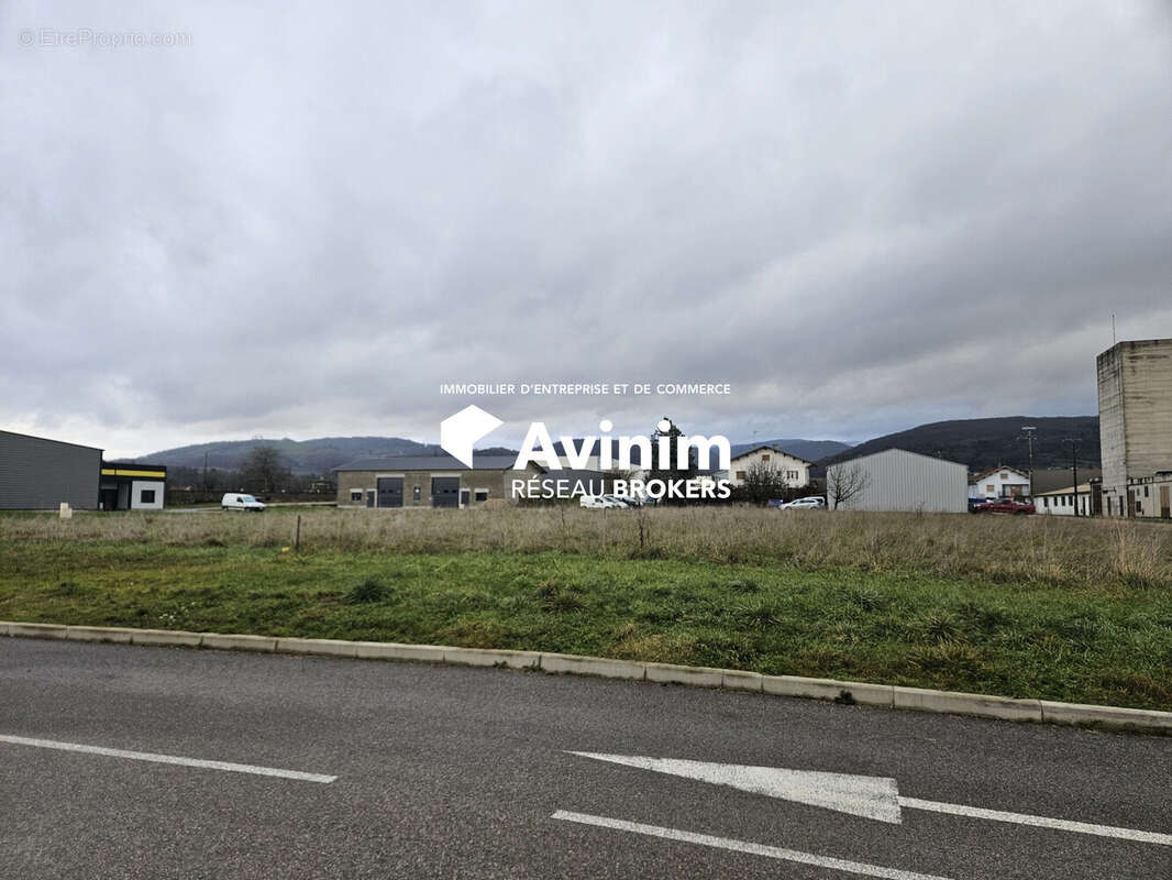 Terrain à SAINT-JEAN-LE-VIEUX