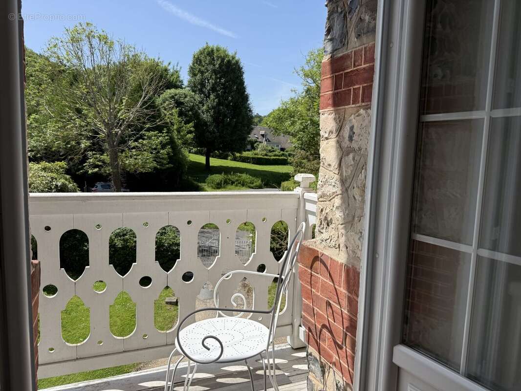 Appartement 108 m² à La Riviere-Saint-Sauveur  - photo 5