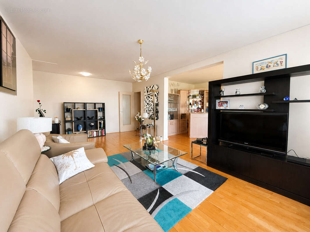 Appartement à COURBEVOIE