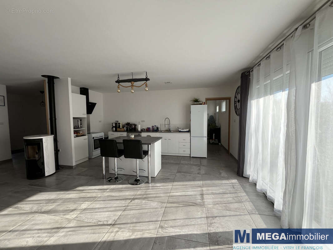 Maison à SAINT-CHERON