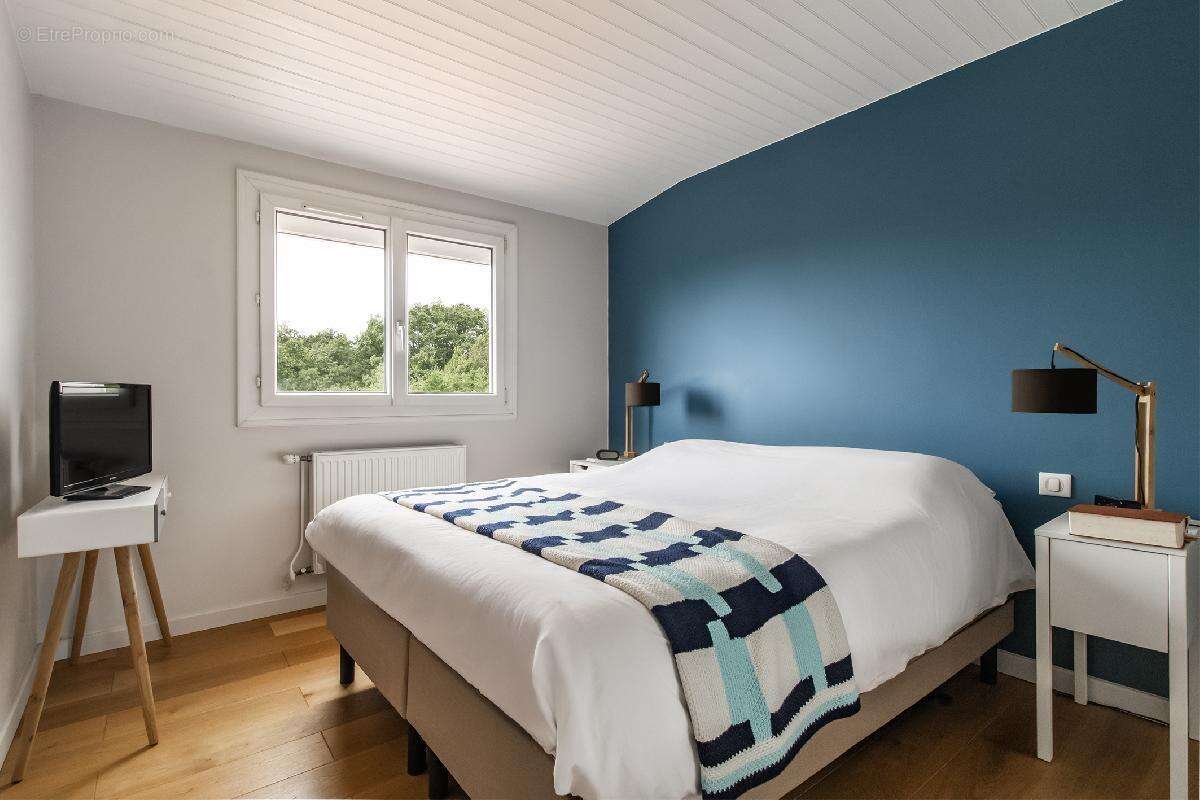 Maison traditionnelle, de 125 m² (potentiel de 150 m²) 4 chambres, bureau, sur terrain de 1923 m² magnifiquement arboré - photo 10