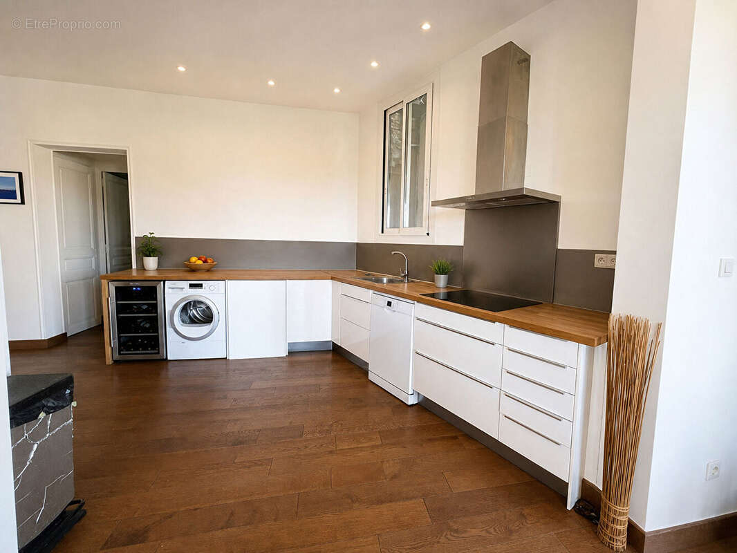 Marseille - Appartement de caractère de 139 m²  Vue mer & Place Jean Jaurès - photo 7