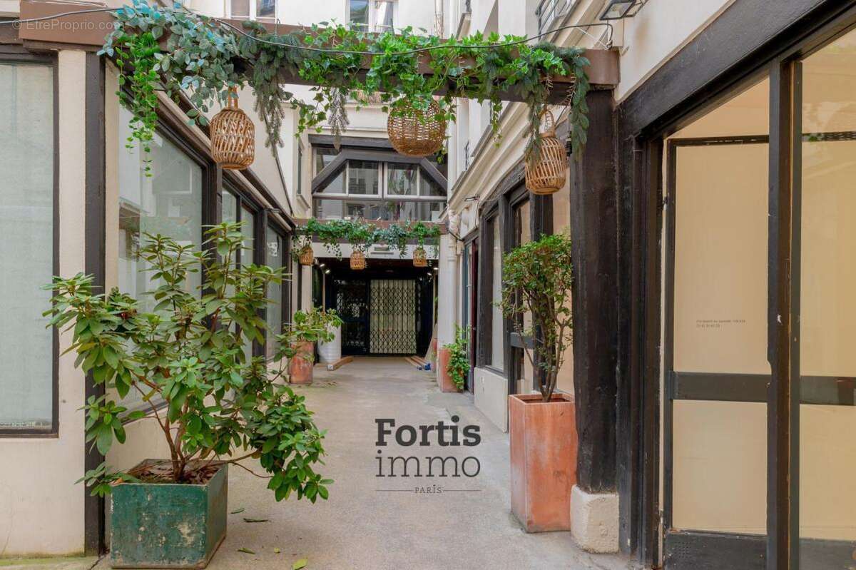 Appartement à PARIS-1E