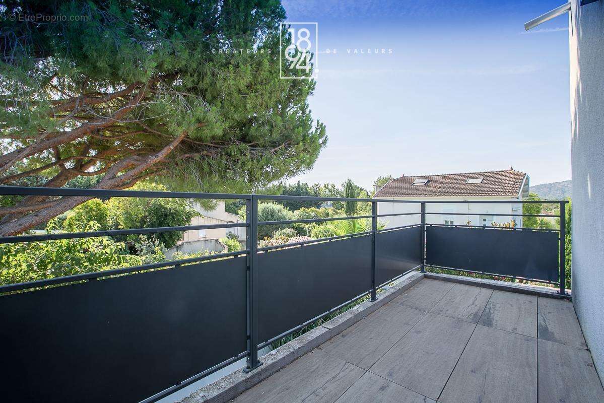 Maison À Vendre T4 Marseille 13011  Eoures  Villa familiale de 112m²  Jardin et piscine  Suite parentale en rez-de-chaussée  Sta - photo 16