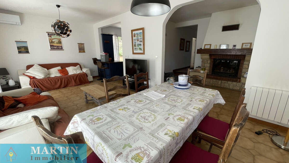 Maison à REYNES
