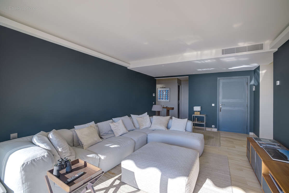 Appartement à VALLAURIS