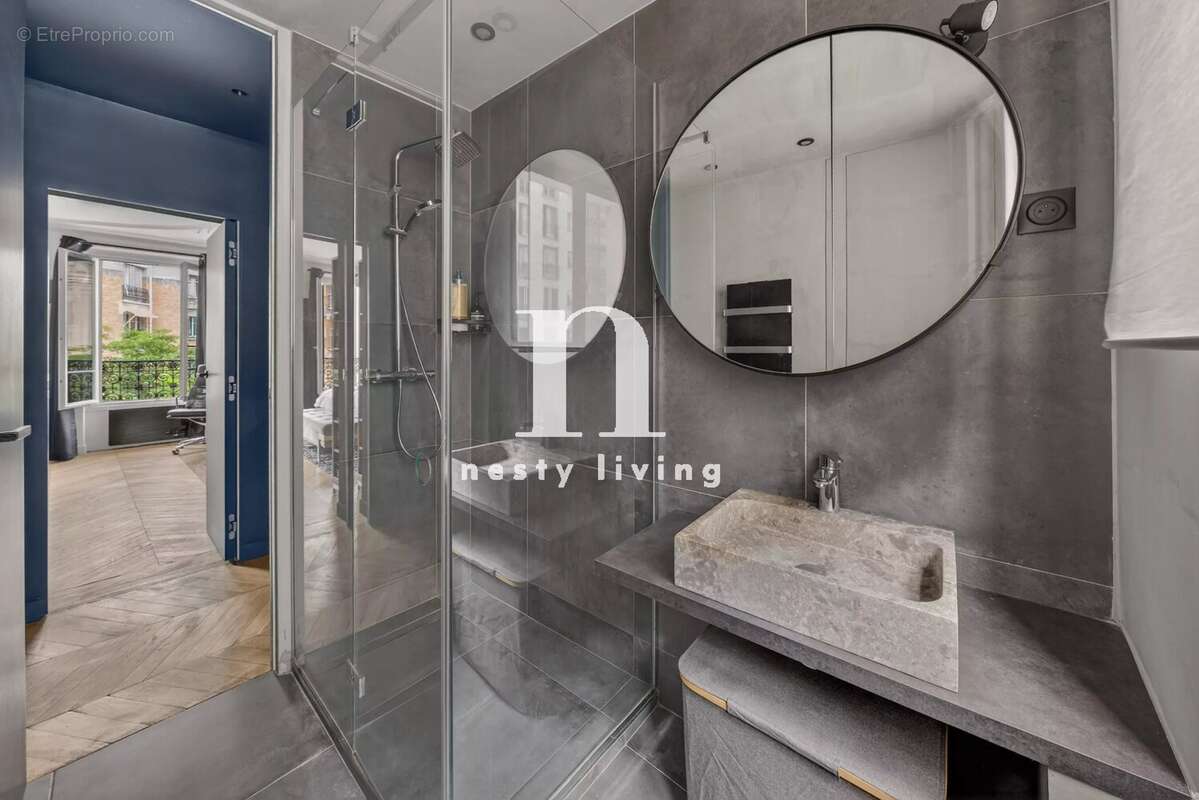 Appartement à PARIS-16E