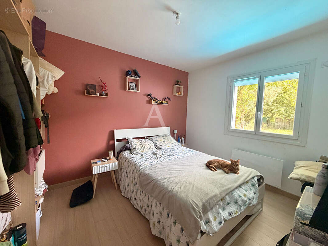 Maison entièrement rénovée avec grand terrain clos - photo 5