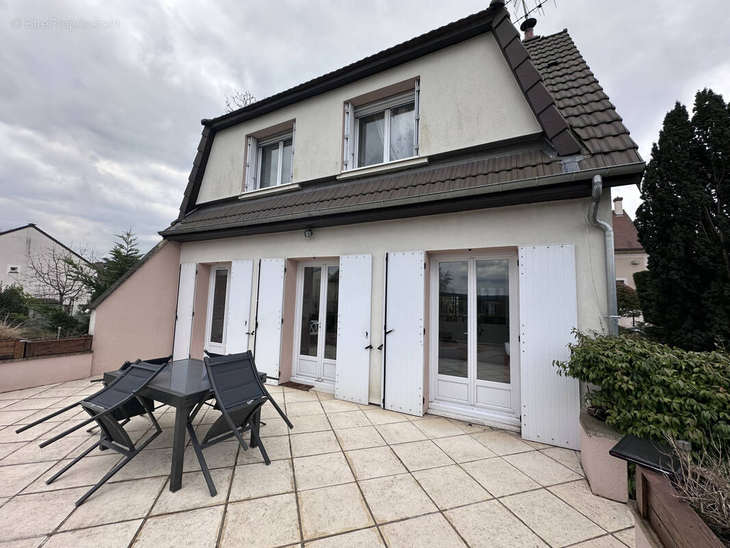 Maison à VERNEUIL-SUR-SEINE