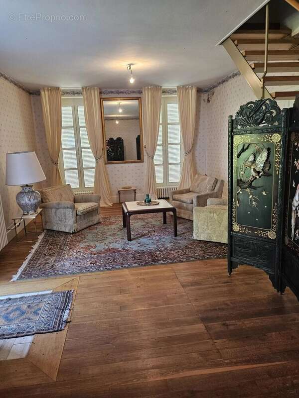 Château Historique à Moulins-Engilbert - photo 10