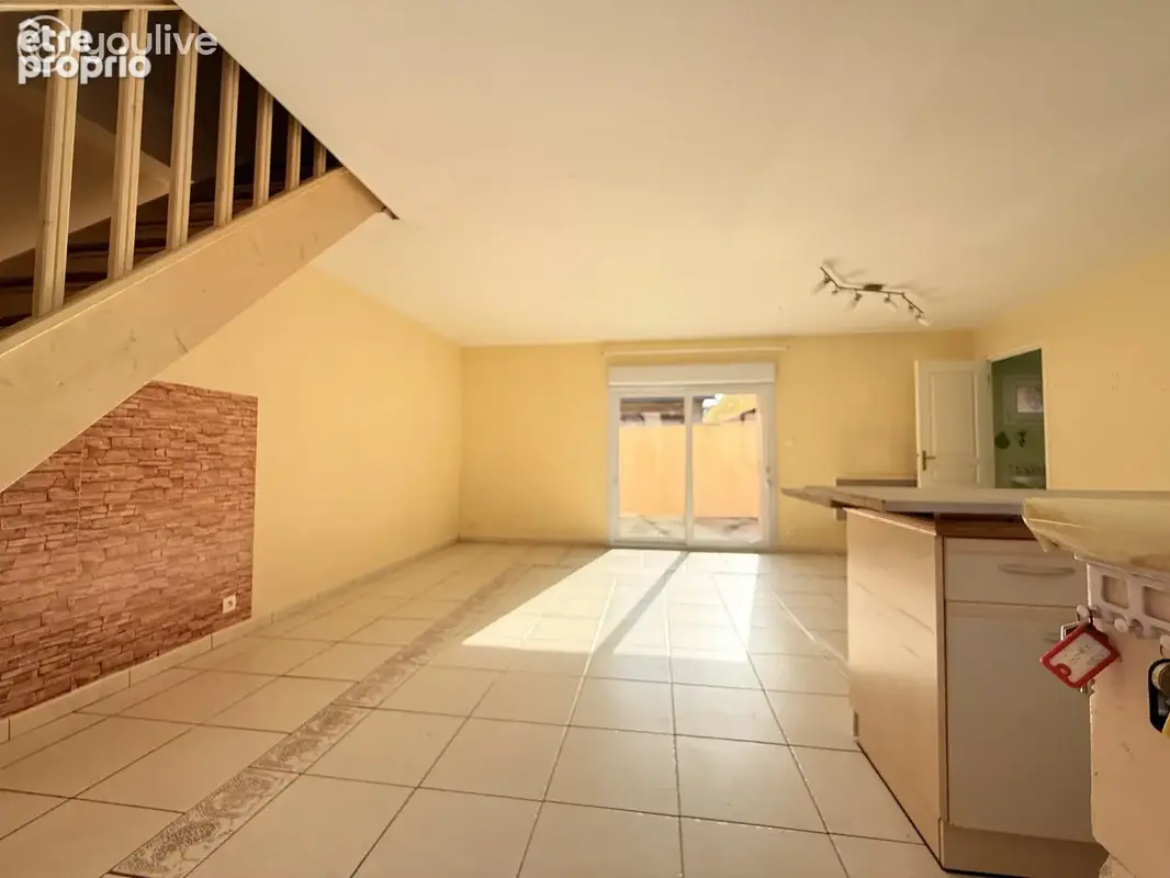 Nouveau prix - Maison 80 m², 3 chambres, cour, garage et grenier - Saint-Laurent-en-Caux - photo 1