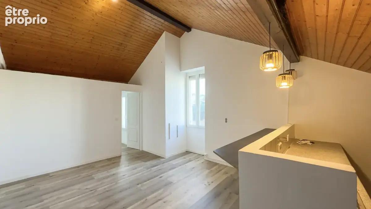 Appartement au dernier étage - 33,5m2 - 2 pièces - Accès immédiat à la Douane - photo 1