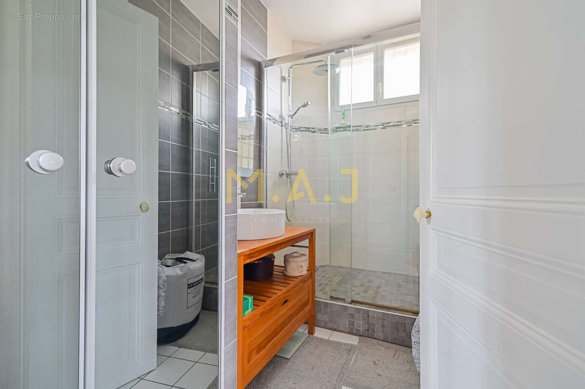 Appartement à LE PERREUX-SUR-MARNE