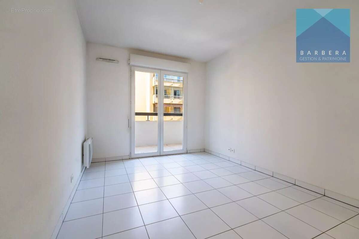 Appartement à SAINT-LAURENT-DU-VAR