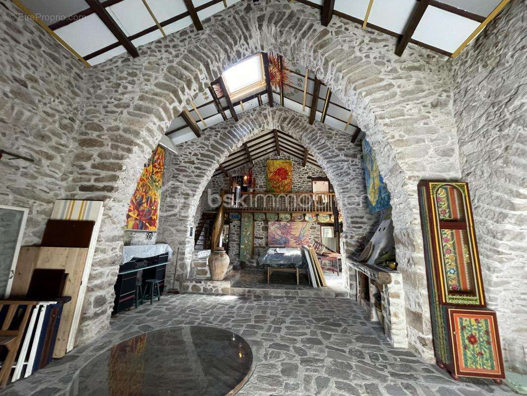 Maison à MURAT-SUR-VEBRE