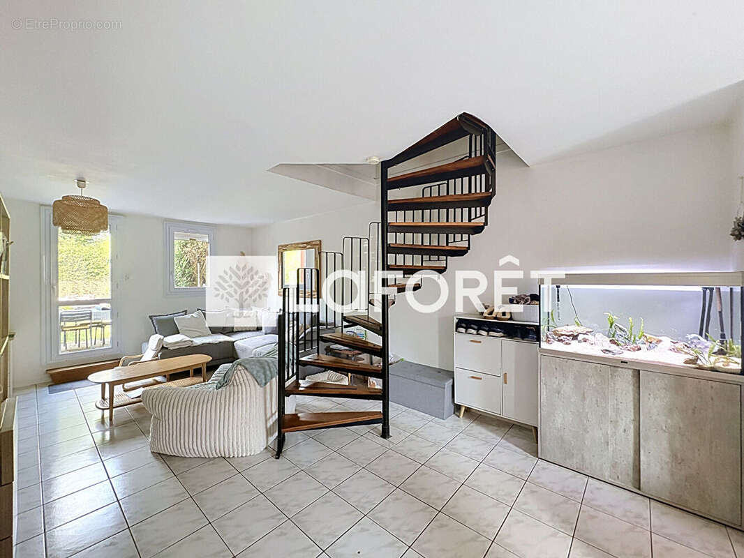 Appartement à COMBS-LA-VILLE