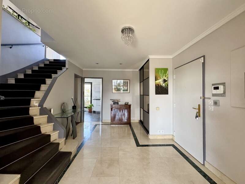 Appartement à SURESNES