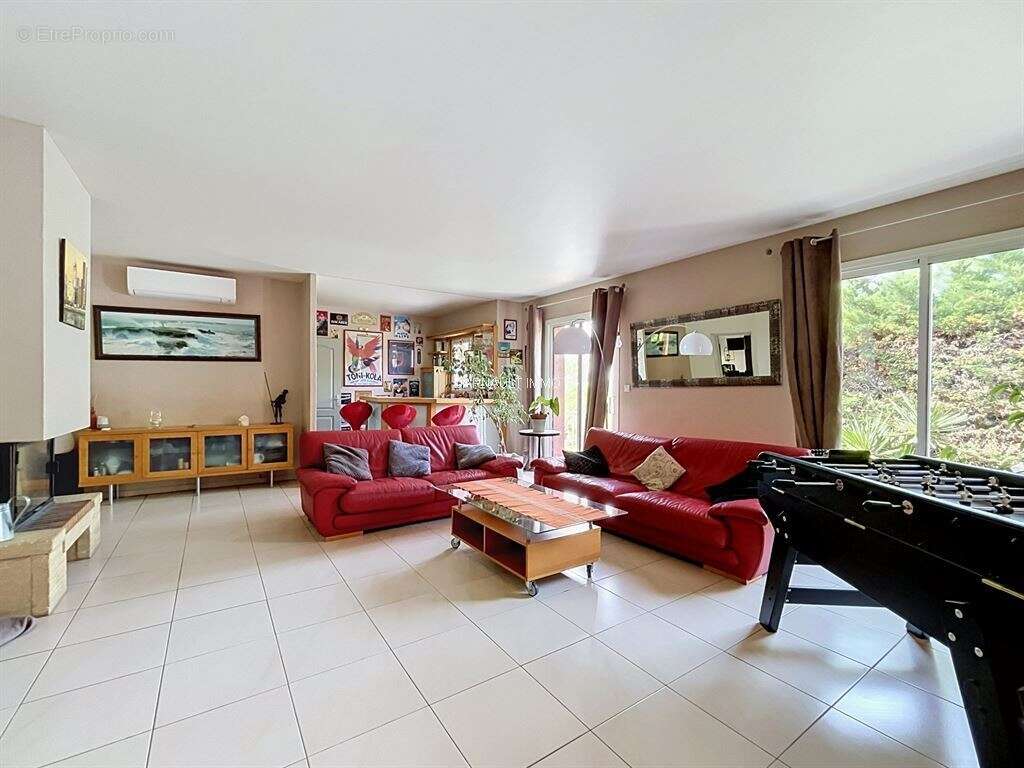 Villa familiale plain-pied de 149 m² sur parcelle de 878 m² avec piscine - photo 3