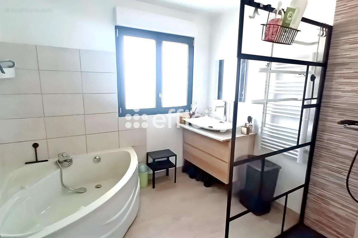 Maison à SAINT-JEAN-DE-LA-BLAQUIERE