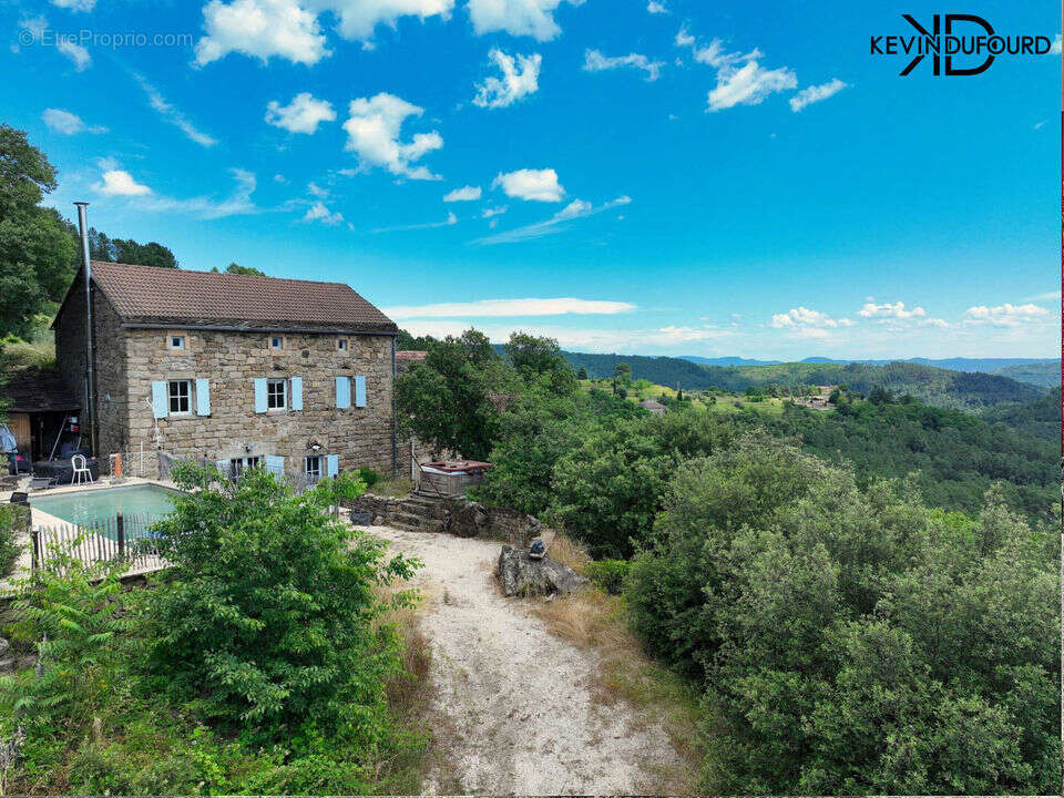 Maison à SAINT-PIERRE-SAINT-JEAN