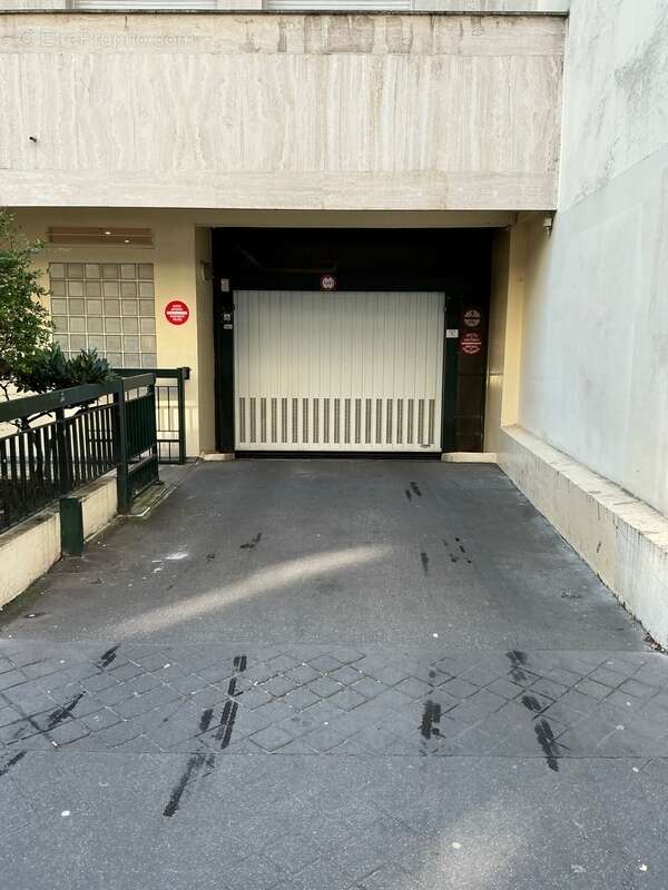 Parking à PARIS-19E