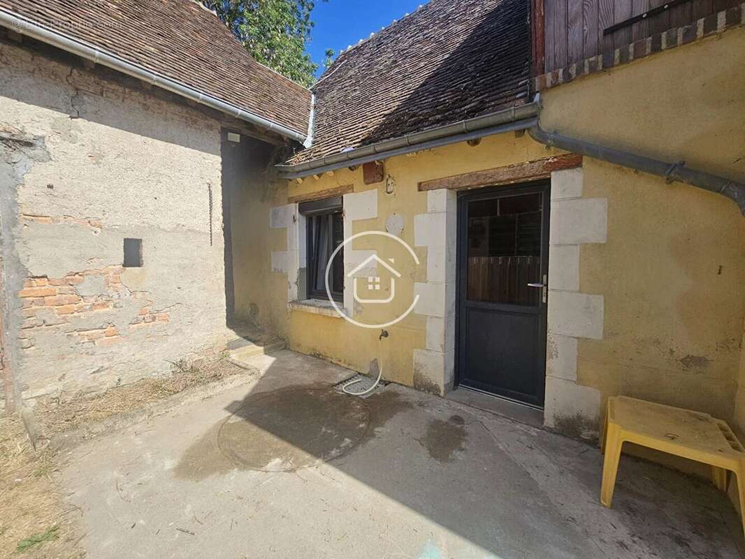 Ancienne propriété rénovée avec dépendances et vaste terrain - photo 13