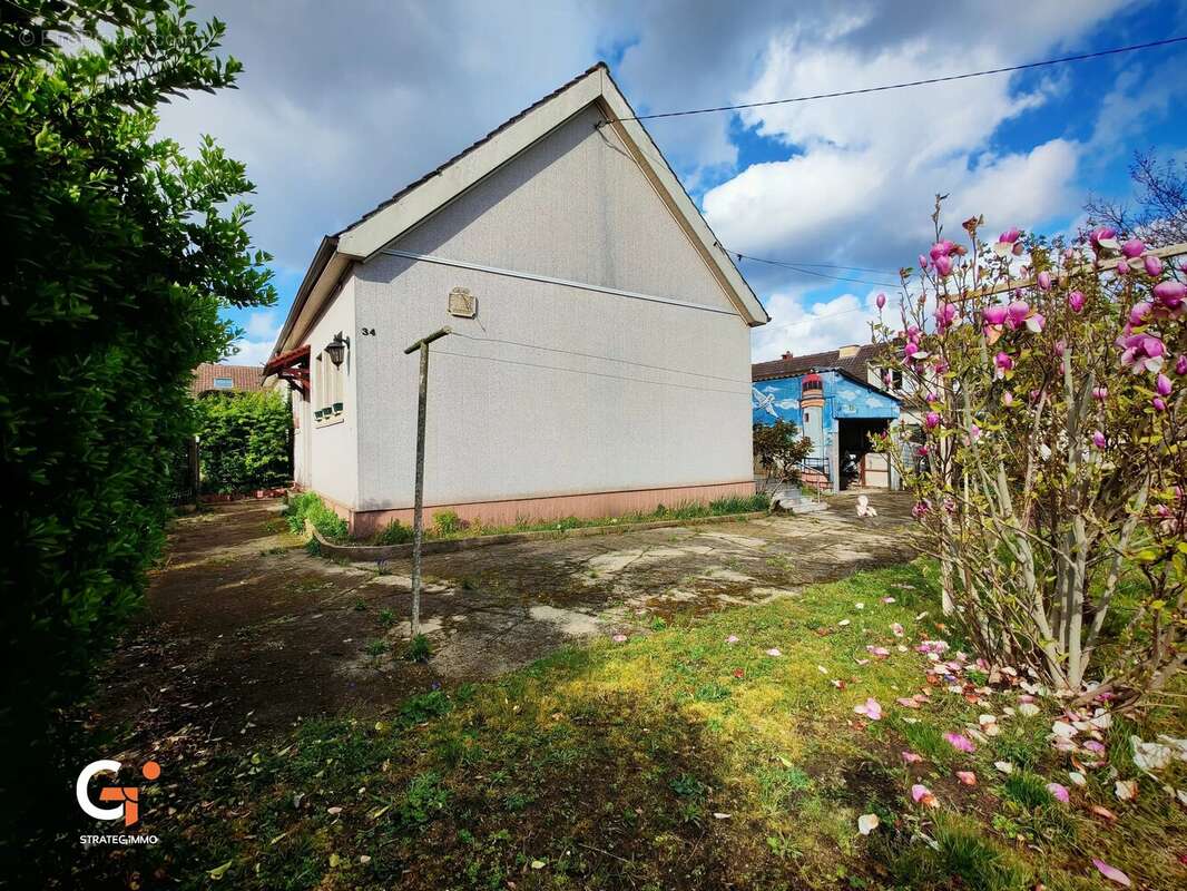 Maison à SAINT-ETIENNE-DU-ROUVRAY