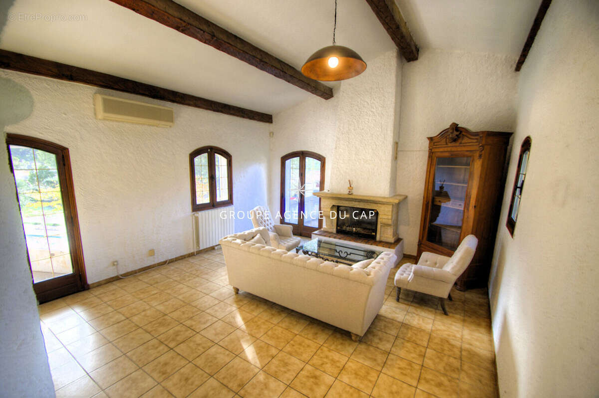 Maison à PUGET-SUR-ARGENS