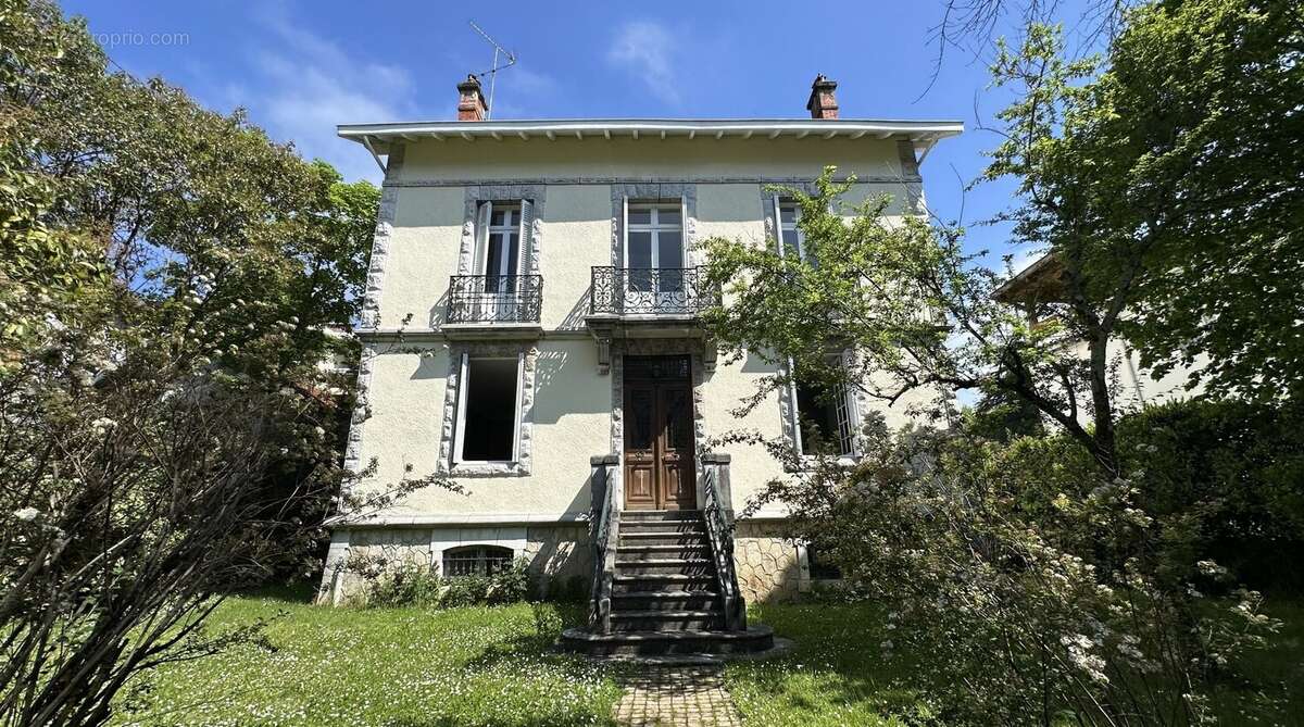 Maison de caractere de type t8 de 290 m2 sur une parcelle de 820 m2 - photo 28