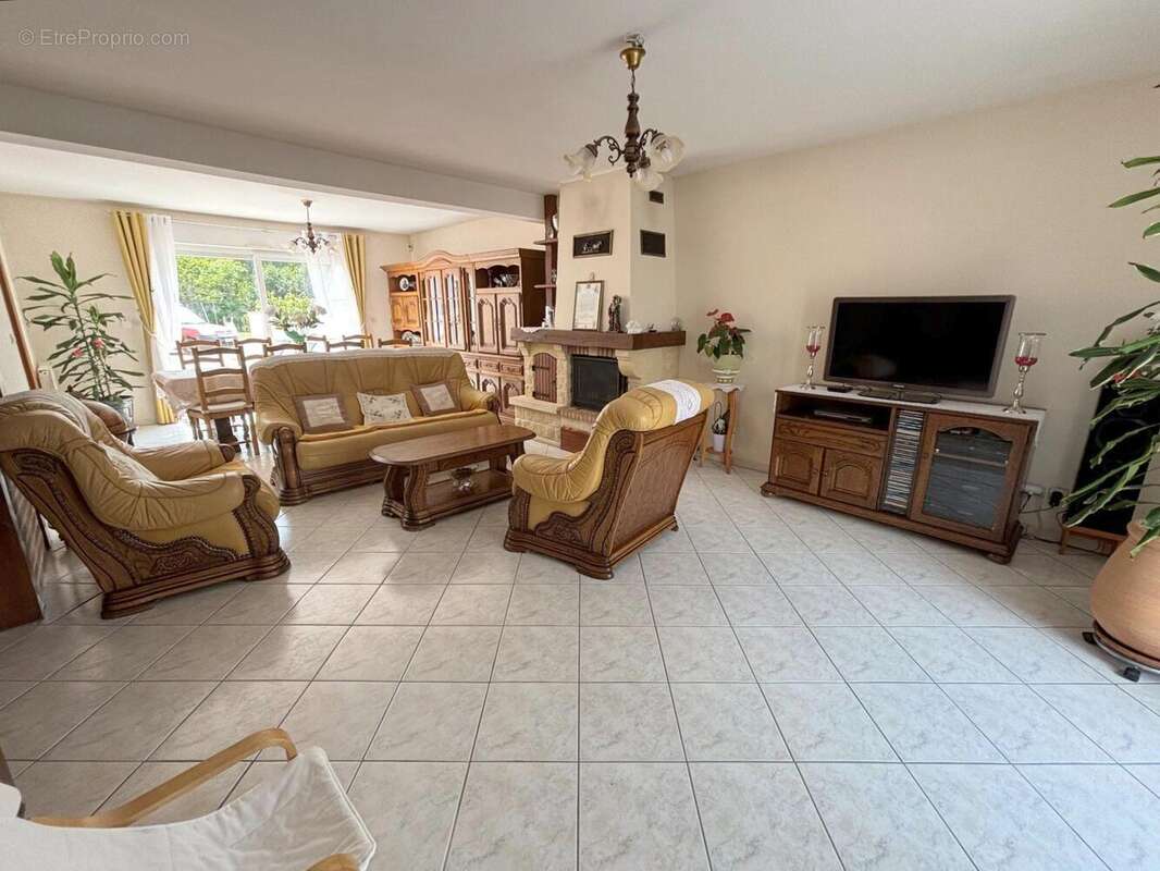 Maison 146 m² à Tracy-Le-Mont  - photo 3
